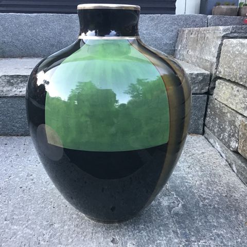 Flott vase av Nora Gulbrandsen, Porsgrund porselen.