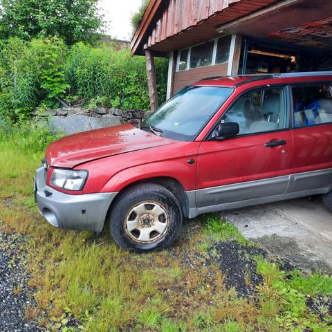 Forester 2.0 E 2004 tilsalgs i deler