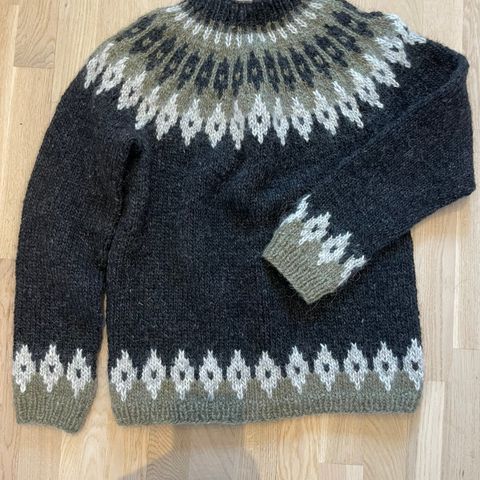 Hjemmestrikket sweater