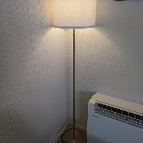 Gulvlampe IKEA Ringsta / Skaftet med stort lyspære 1521lm