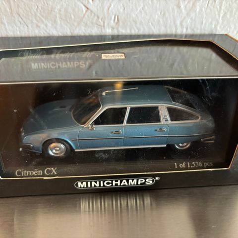 1:43 Citroen CX fra Minichamps selges