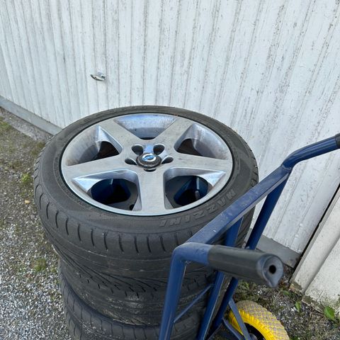 17” Volvo Felger med gode Dekk.