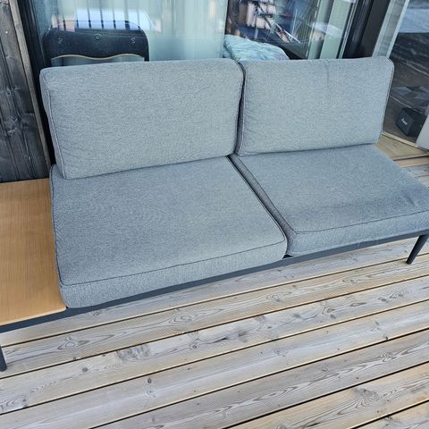 Utesofa m/puter - metallramme - minibord