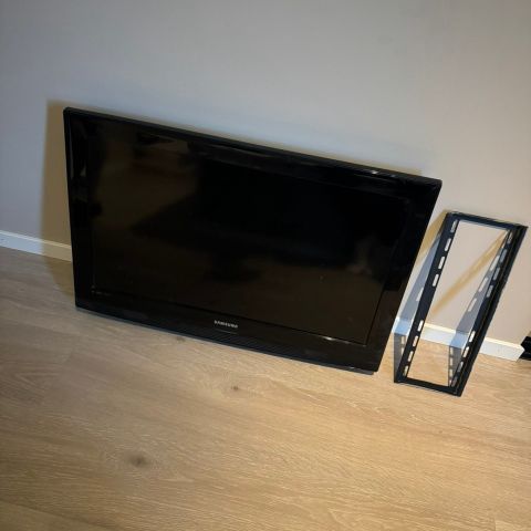 Samsung tv  med veggfeste