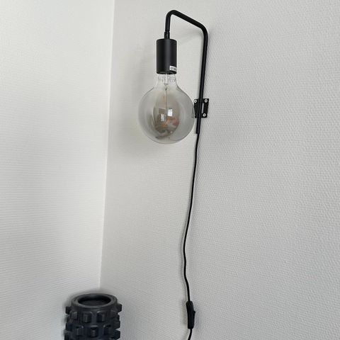 Vegg lampe med pære