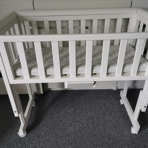 Bedside crib / babyseng