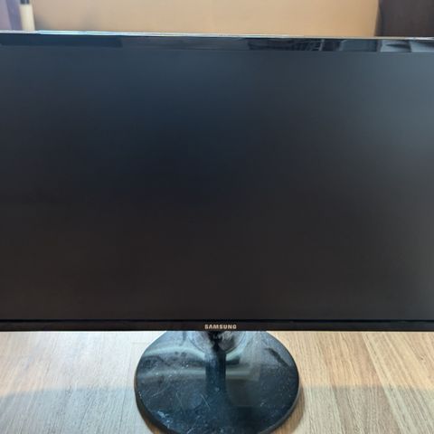 Samsung 24" gaming  skjerm selges