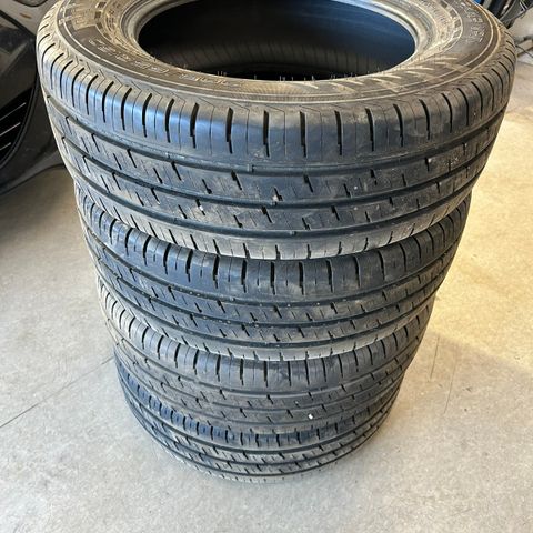 4 STK NOKIAN DEKK 205/65/16C SOM NY