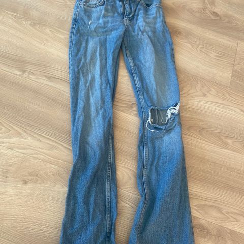 To Gina jeans str 34 60kr