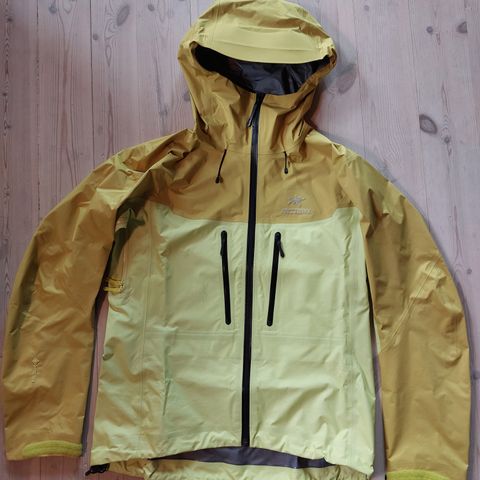 Arc'teryx  Women's Alpha AR Jacket - som ny (brukt to ganger)