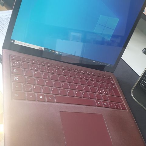 Microsoft Surface Laptop i5 / 8GB RAM / 2.5  GHz / 250GB SSD / Touchscreen 13,5'