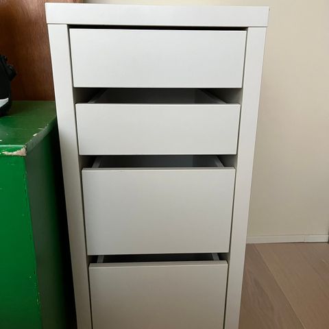 MICKE IKEA kommode