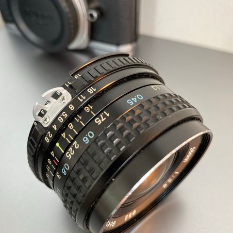 Tokina 28mm vidvinkelobjektiv til Nikon F