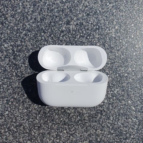 Som ny, ladeetui til AirPods Pro gen. 1, modell A2190