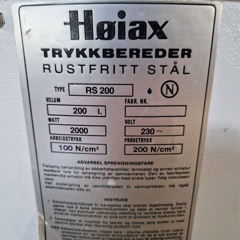 Høiax 200 Liters varmtvannstank.