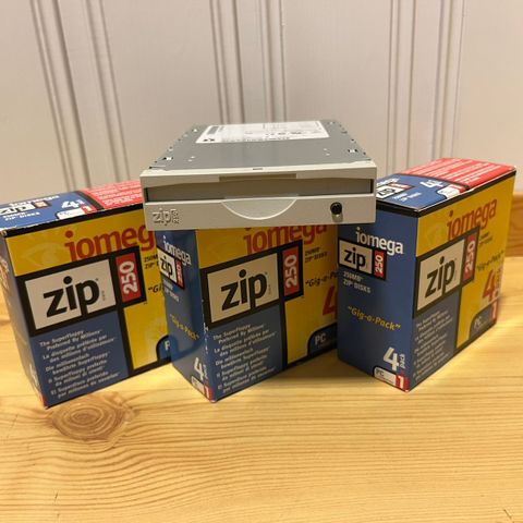 Iomega ZIP 250Mb intern +12stk disketter