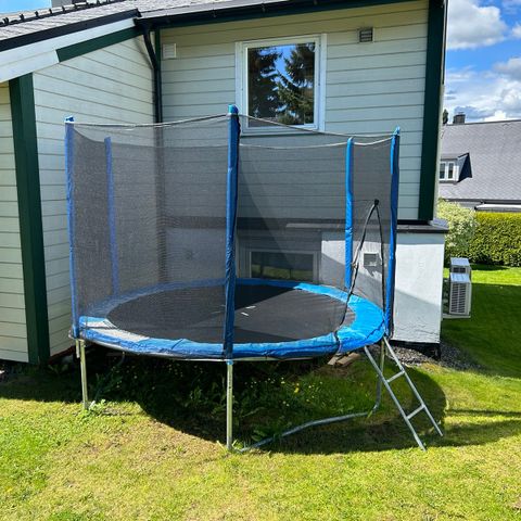 Pent brukt trampoline