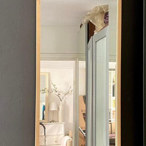 Stort Ikea speil med bjørkefarget ramme