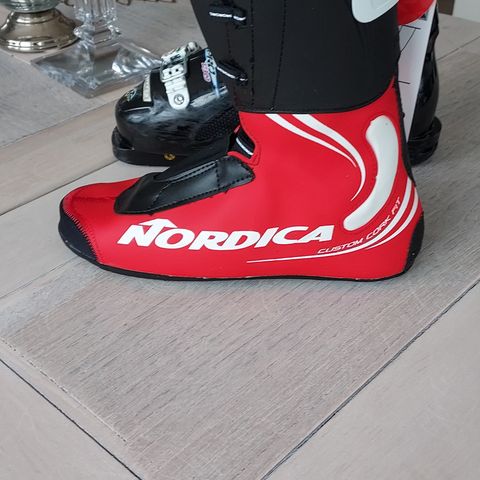 NORDICA DOBERMANN RACING 130