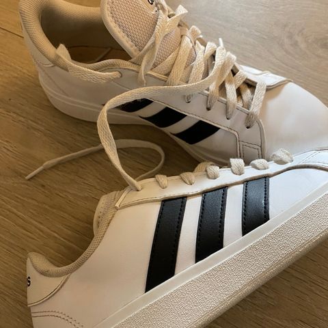 Sneakers. Adidas str. 40