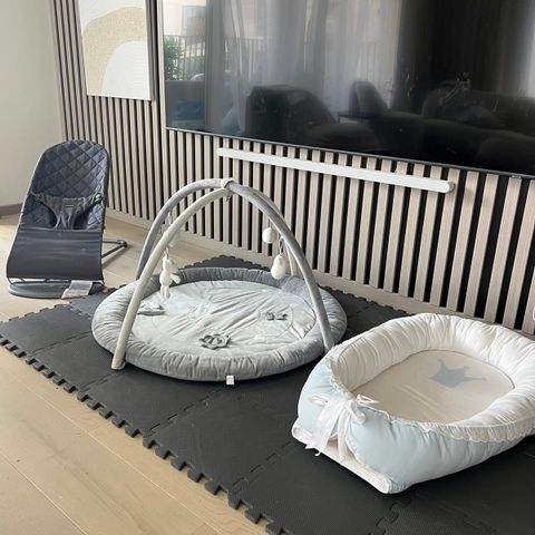 Baby startpakke/utstyr (Babynest, Vippestol, babygym, ammepute)