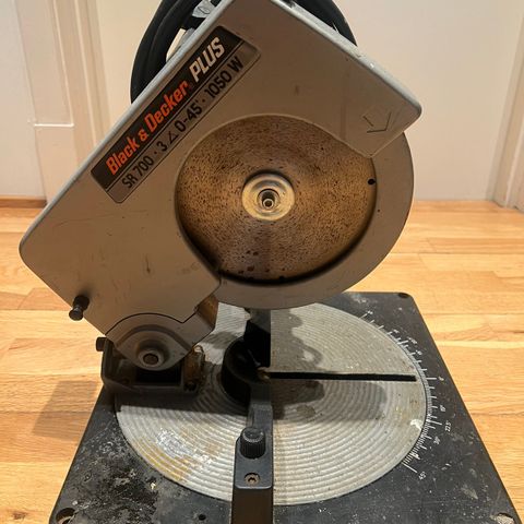 Kapp- og gjærsag Black & Decker PLUS SR 700