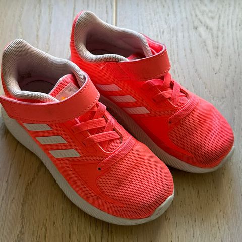 Adidas sko str 26