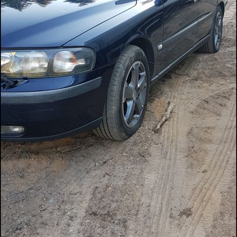 Volvo v70 selges i deler