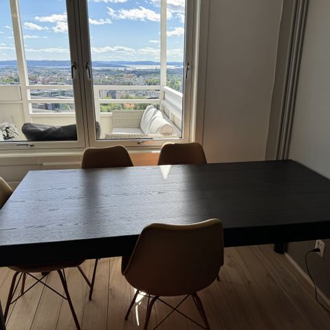 180cm Uttrekkbart spisebord (IKEA EKEDALEN, mørk brun)
