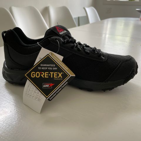 Reebok Gore tex sko str 38,5