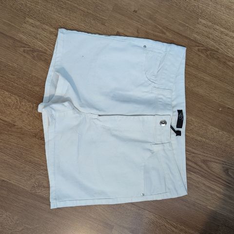 Dameshorts str L red label