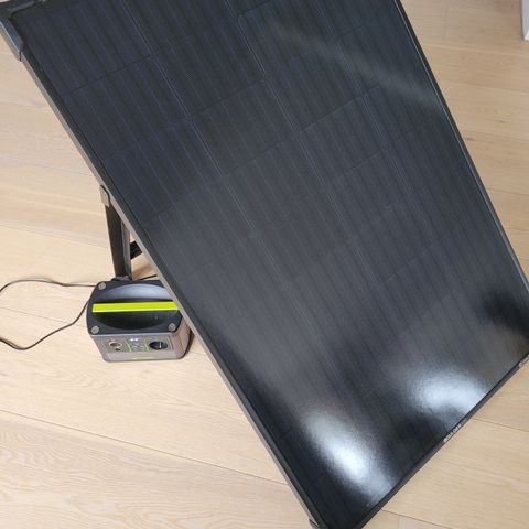 Goal Zero batteribank og solcellepanel