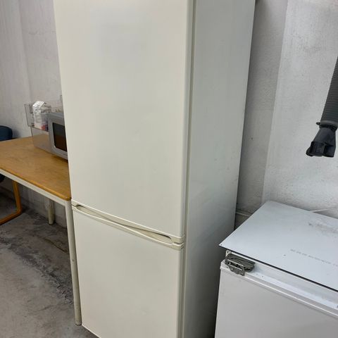 Kjøleskap m/ fryser - brukt men funker bra