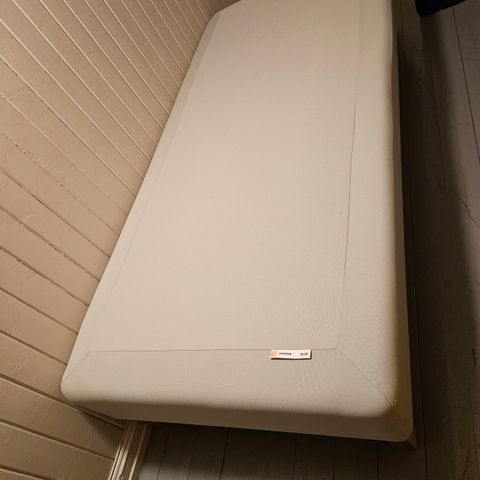 Snarum seng fra Ikea