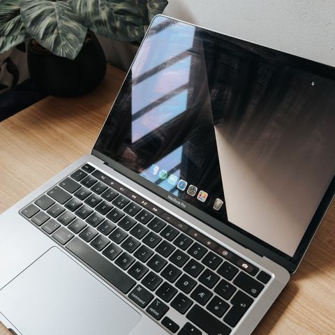 MacBook Pro 2020 modell selges