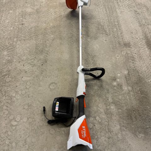 Stihl FSA 57 batteri gresstrimmer med batteri og lader