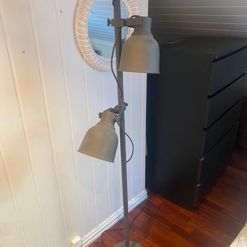 Grå stålampe