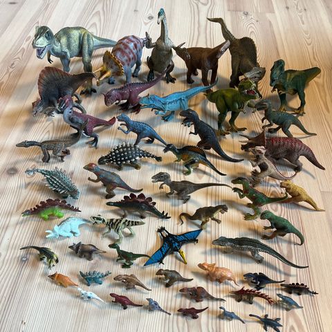 50 Dinosaurer selges samlet