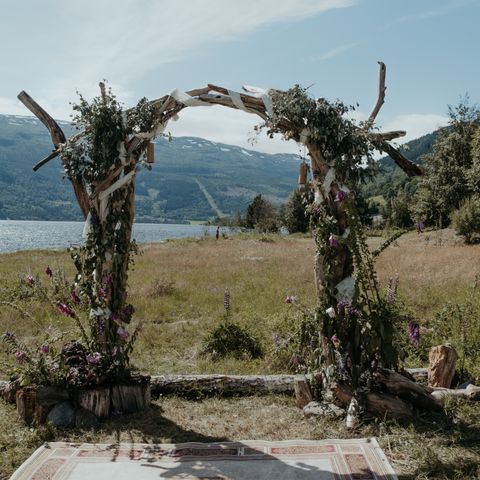 Driftwood Wedding Arch Bryllupsbue for rent or sale - handmade & locally sourced