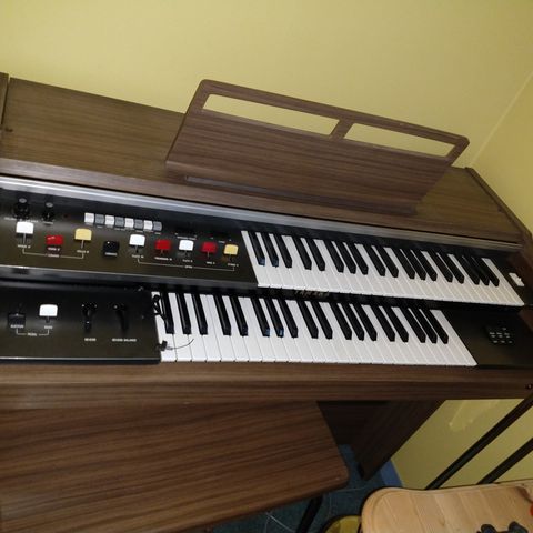 Yamaha orgel med krakk