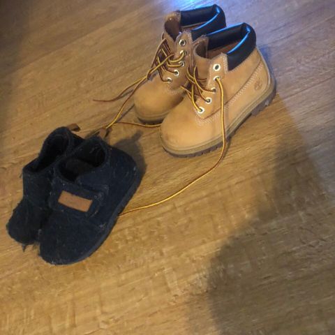 Barnesko pony tøfler og Timberland sko str 23