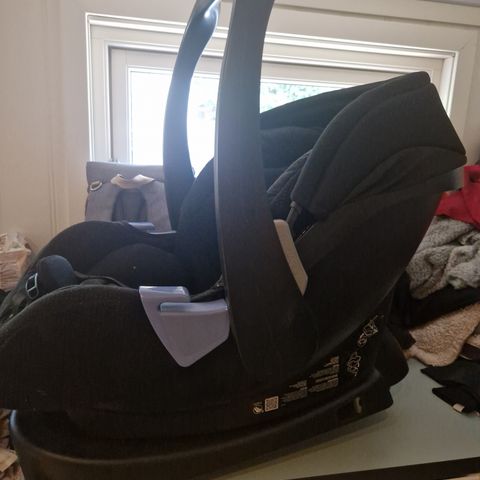 Recaro babystol med Nyfødtinnlegg løser ikke ut fra basen