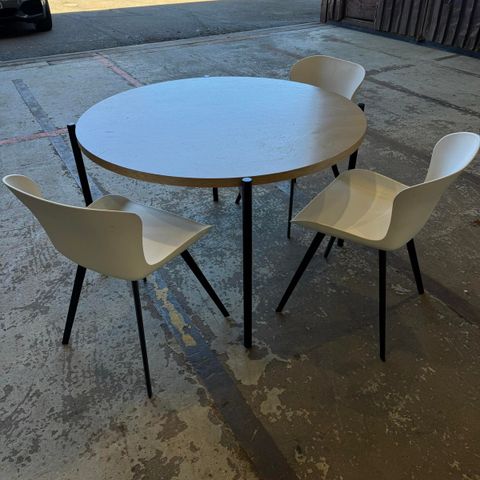 Spisebord med 3 stoler