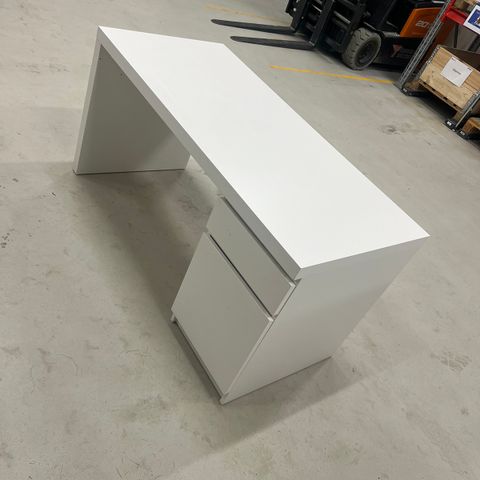 Malm skrivebord