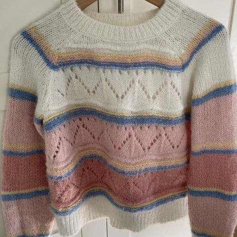 Flerfarget strikket genser fra ONLY