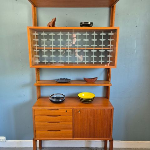 Veggen De Luxe i teak. Retro - Vintage - Norsk Design!!!