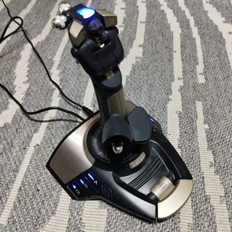 Saitek cyborg Evo force USB Joystick