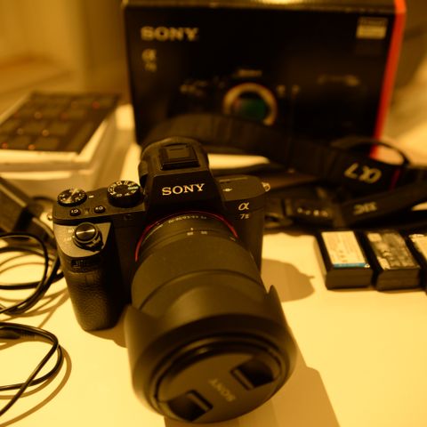 Sony A7II med 28-70mm Lens, 3 Batterier og Lader - Komplett Pakke!