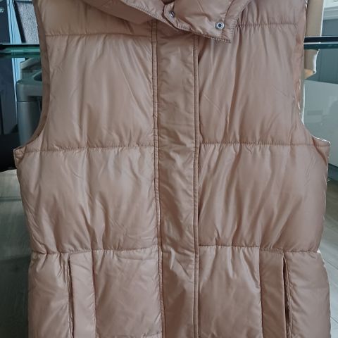 Nydelig beige dun vest NY!! Str 36/S