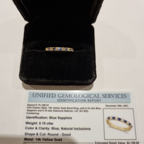 Diamantring i gult gull med blå safir